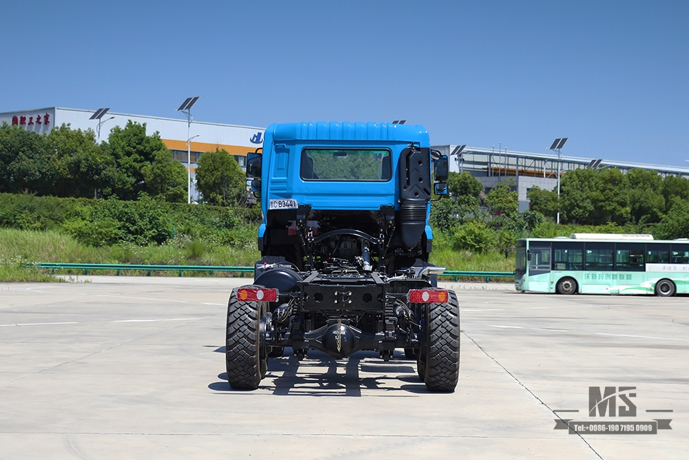 Шестиколесное шасси Dongfeng мощностью 340 л.с._Шасси грузового автомобиля Dongfeng 6*6 с плоской головкой и баком водяного охлаждения тормозов _Экспортное специальное шасси