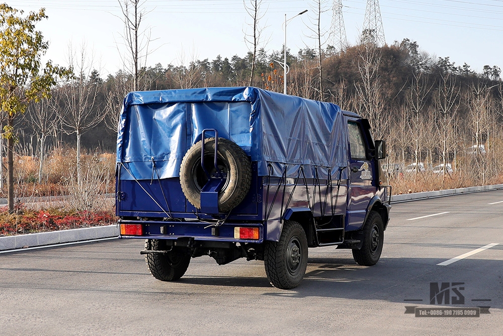 Синий полноприводный внедорожник IVECO_4*4, однорядный микролегкий грузовик с короткой головкой мощностью 113 л.с. и брезентовым столбом_Специальный автомобиль для экспорта