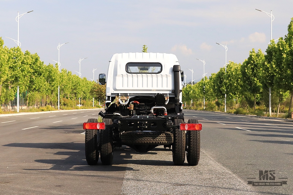 Dongfeng 4*2 Шасси_170 л.с. Полуторарядное переоборудованное шасси с плоской головкой Производитель_Экспортное специальное шасси