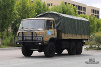 Шестиколесный внедорожник Dongfeng Camel Grey EQ2102_Трехосный грузовой автомобиль Camel Grey мощностью 190 л.с. с брезентом_Полноприводной экспортный автомобиль специального назначения