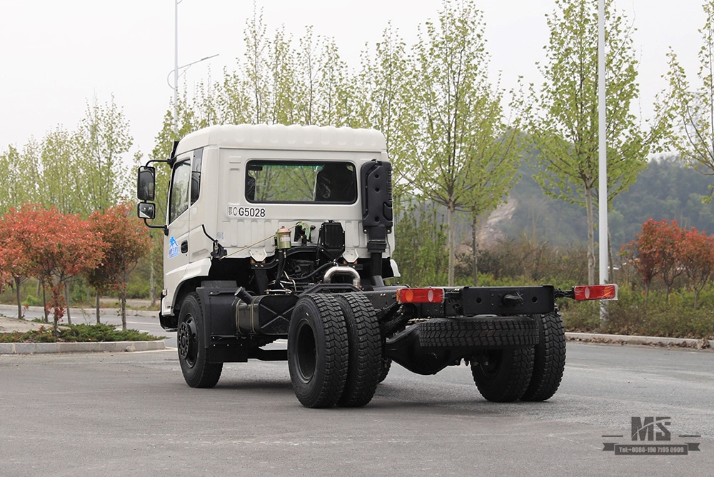 Шасси Dongfeng 4*2 с задними сдвоенными шинами_190 л.с. Полуторнорядное шасси с плоской головкой. Производитель_Экспорт специального шасси.