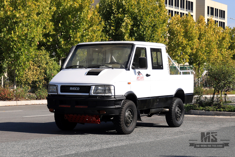 Четырехколесный белый iveco Off Road Small Truck_4*4 113 л.с.