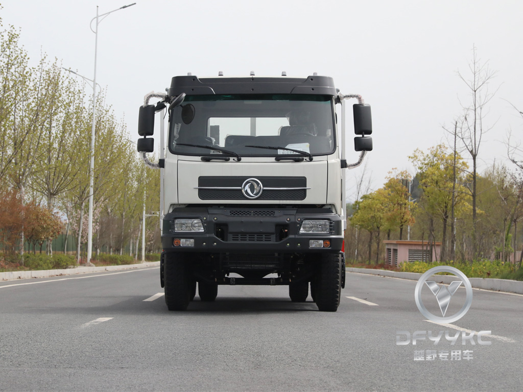 Dongfeng Plat Topped Semi-Cab | Экскаватор транспортный автомобиль | Экскаватор буксирует платкую крючковую доску для машины грузовика | Гидравлический лестничный грузовик тандемный трейлер | 
