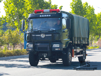 Донгфенг 4WD внедорожный перевозчик отрядов DFH2140B National Six Meengit 