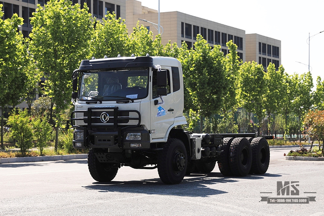Шестиколесный привод Dongfeng, 266 л.с. Внедорожное шасси_6×6 Flathead Row Полуспециальное шасси_Полноприводной Трехосный 7T/13T/13T Транспортный грузовик Шасси_Экспортный специальный автомобиль