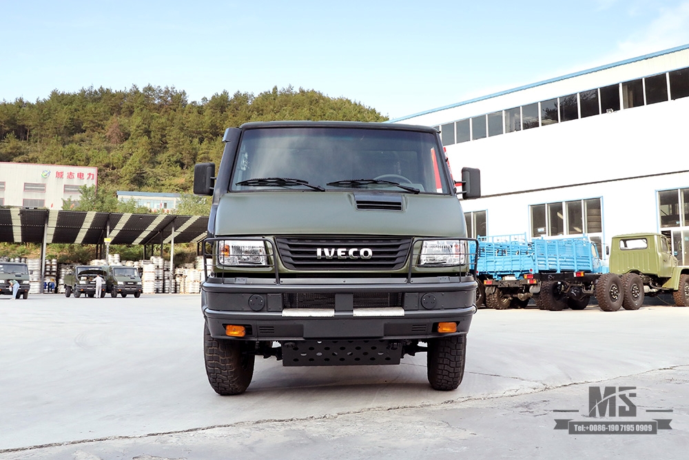 Полноприводной грузовик Iveco 4×4 Зеленый Грузовик Iveco 4*4 с короткой головкой Маленький внедорожник Экспортный специальный автомобиль с полным приводом