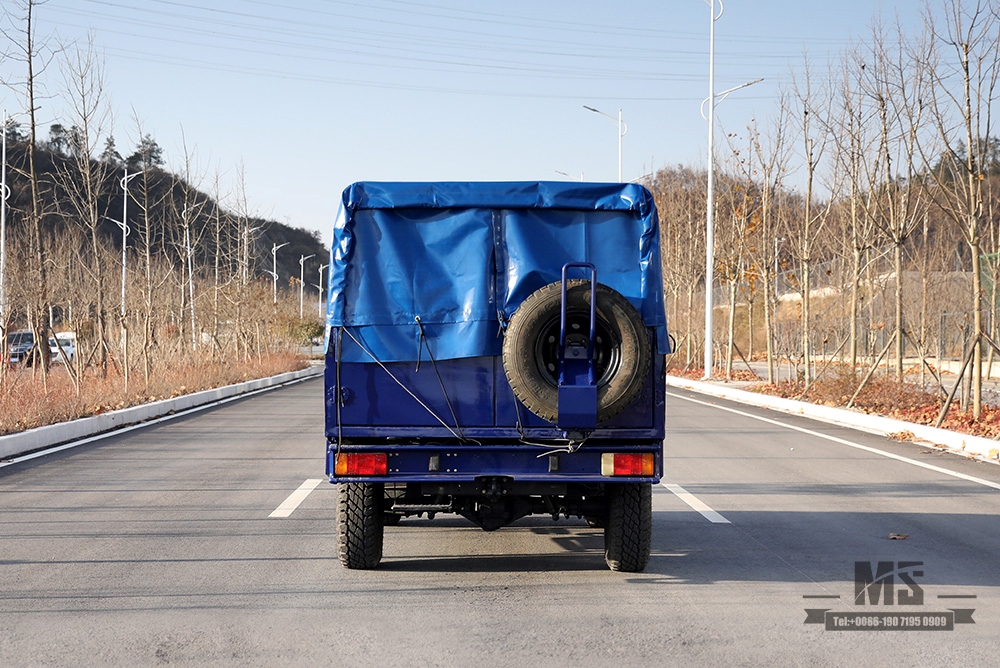 Синий полноприводный внедорожник IVECO_4*4, однорядный микролегкий грузовик с короткой головкой мощностью 113 л.с. и брезентовым столбом_Специальный автомобиль для экспорта