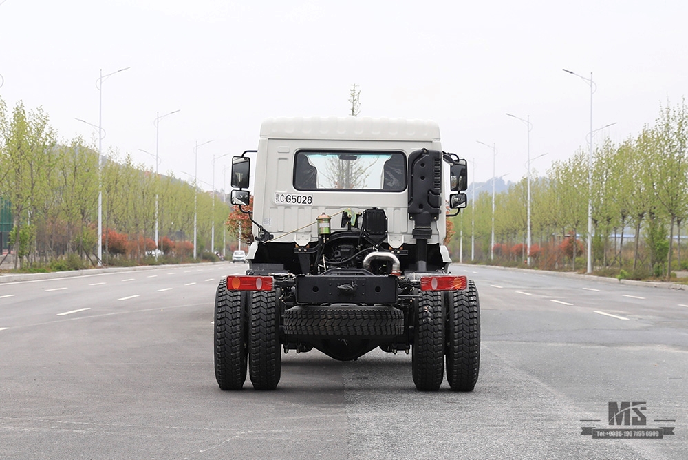 Шасси Dongfeng 4*2 с задними сдвоенными шинами_190 л.с. Полуторнорядное шасси с плоской головкой. Производитель_Экспорт специального шасси.