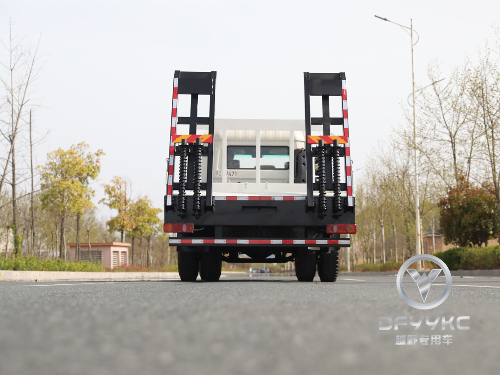 Dongfeng Plat Topped Semi-Cab | Экскаватор транспортный автомобиль | Экскаватор буксирует платкую крючковую доску для машины грузовика | Гидравлический лестничный грузовик тандемный трейлер | 