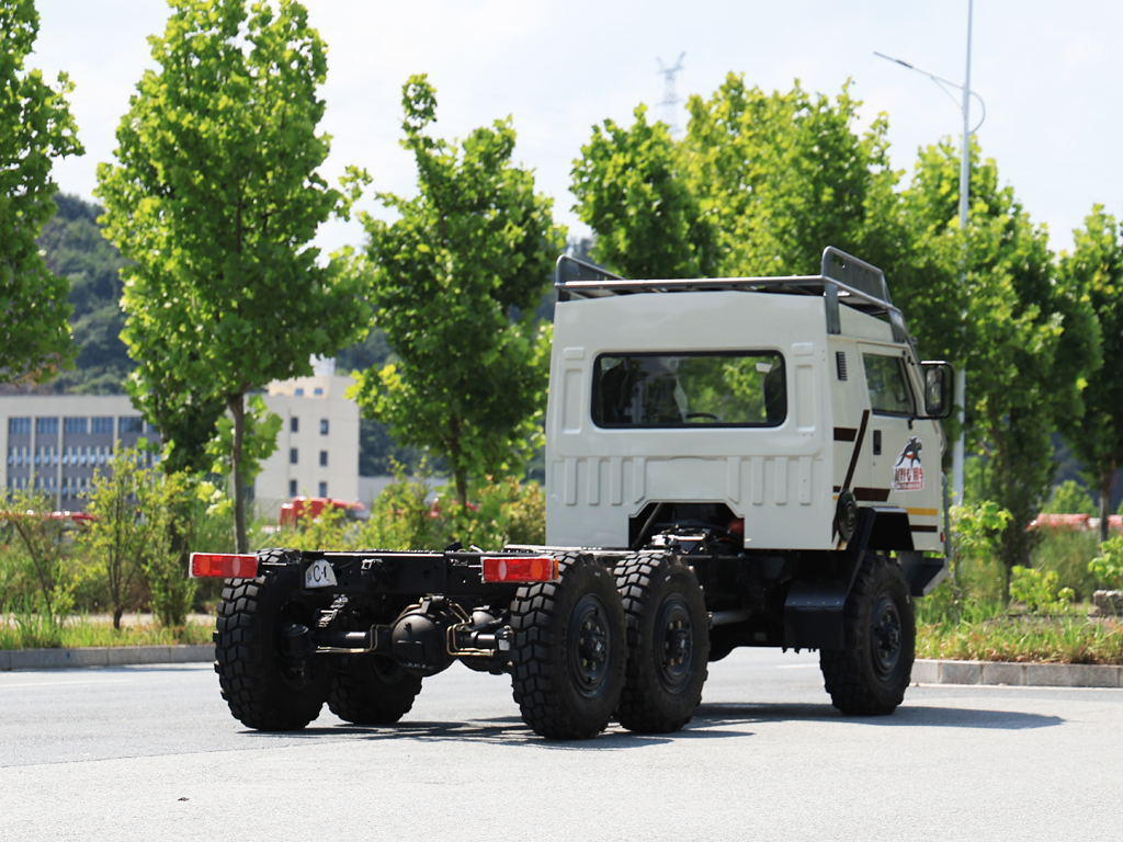 Шасси 6×6_6*6 Прототип автомобиля с шестиколесным приводом мощностью 170 л.с. на продажу_ Специальное экспортное шасси 