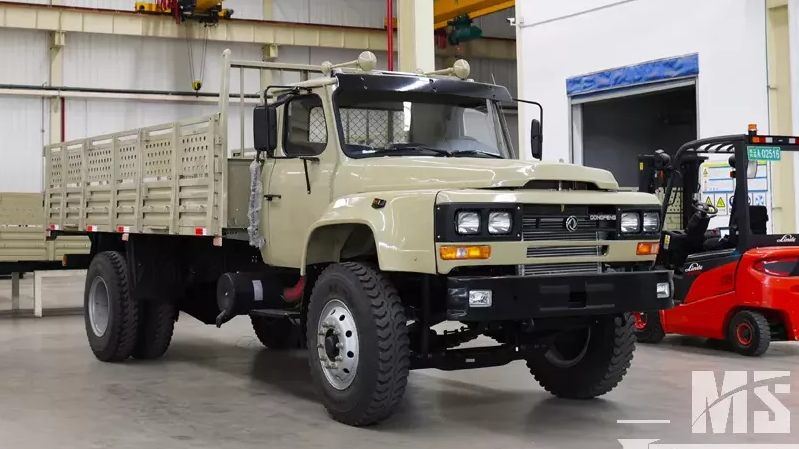  Рекорд массовой сборки внедорожного грузового автомобиля Dongfeng 4×2